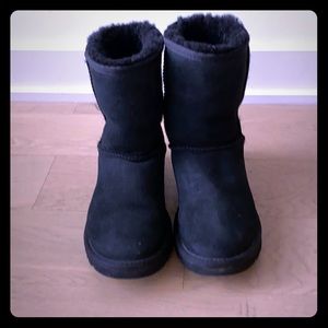 Ugg classic women’s short boots